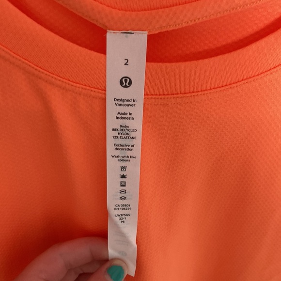 Lululemon open back tee - Picture 4 of 4